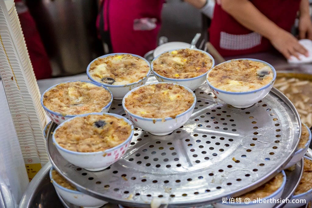 台南麻豆阿蘭碗粿｜專屬停車場，料多實在又便宜，每天熱賣上千碗