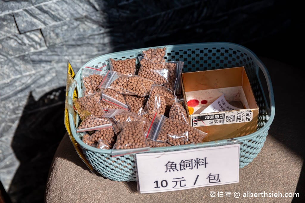 苗栗苑裡大鼎夏荷牛肉麵館｜水上豪宅玻璃屋，豆花免費吃到飽