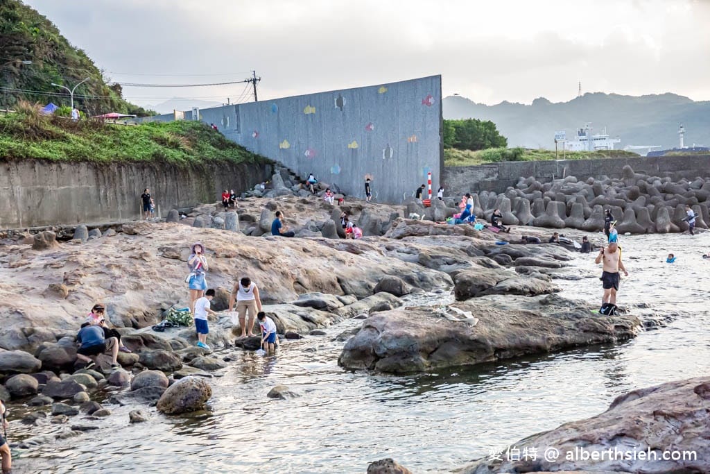 新北東北角親子玩水｜瑞芳蝙蝠洞公園，撈魚抓螃蟹、浮潛勝地