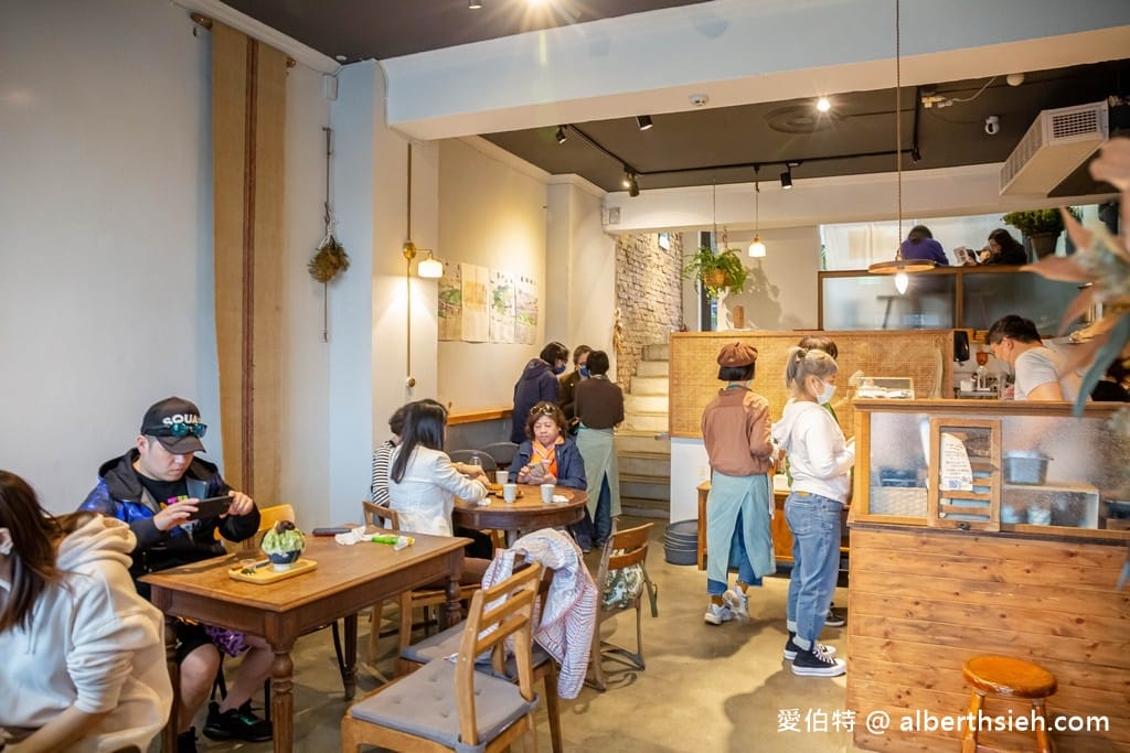 基隆正濱漁港美食｜海那邊小食堂，港景第一排喫茶店舒服愜意