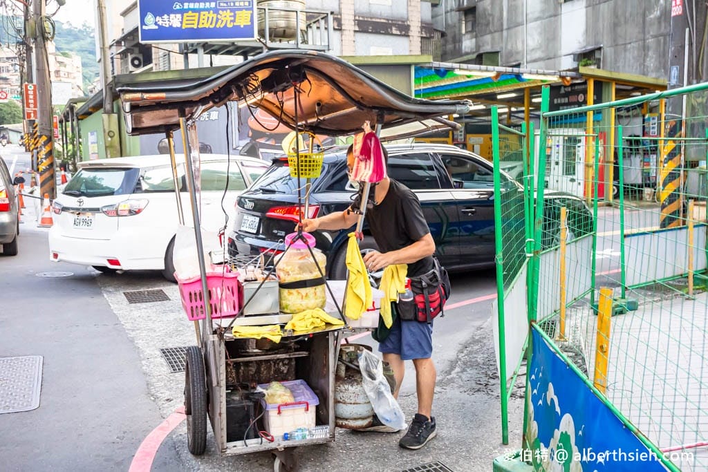 基隆阿斌臭豆腐（暖暖攤）｜外酥內軟嫩搭配爽脆泡菜超對味好吃