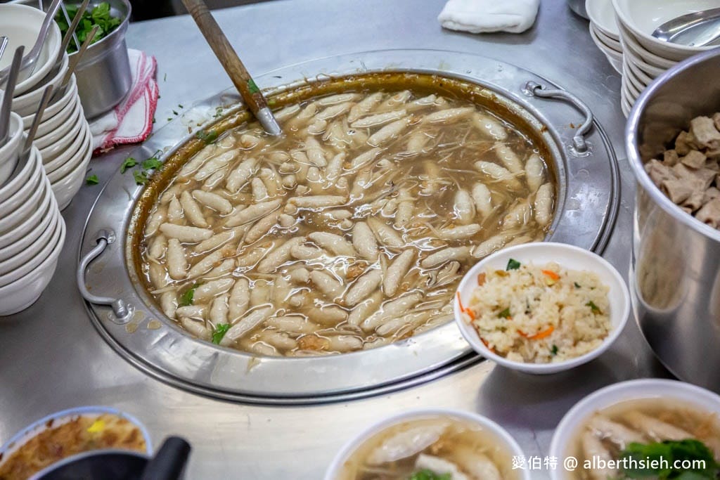 台南麻豆阿蘭碗粿｜專屬停車場，料多實在又便宜，每天熱賣上千碗
