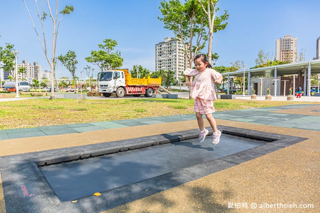 前鎮時代公園｜高雄親子景點，捷運旁萬坪兒童共融遊戲場
