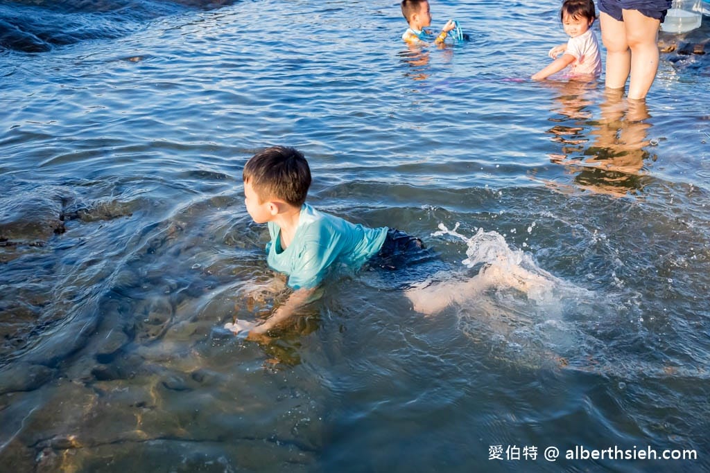 新北東北角親子玩水｜瑞芳蝙蝠洞公園，撈魚抓螃蟹、浮潛勝地