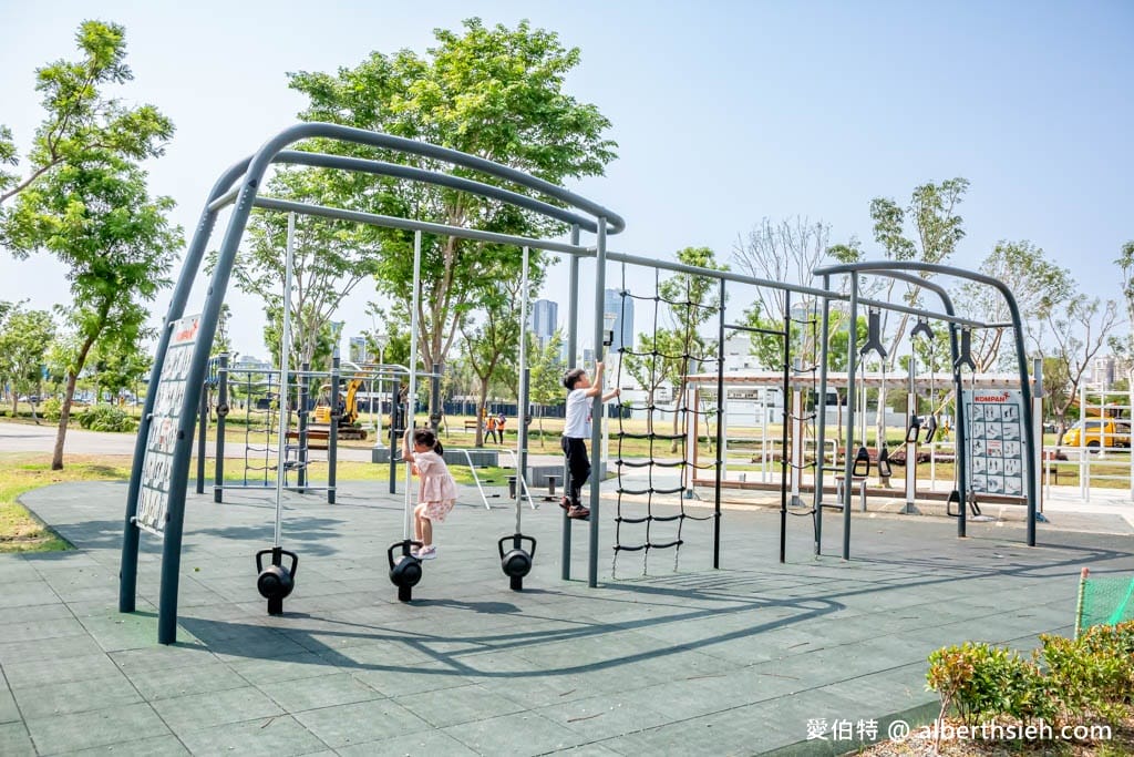 前鎮時代公園｜高雄親子景點，捷運旁萬坪兒童共融遊戲場