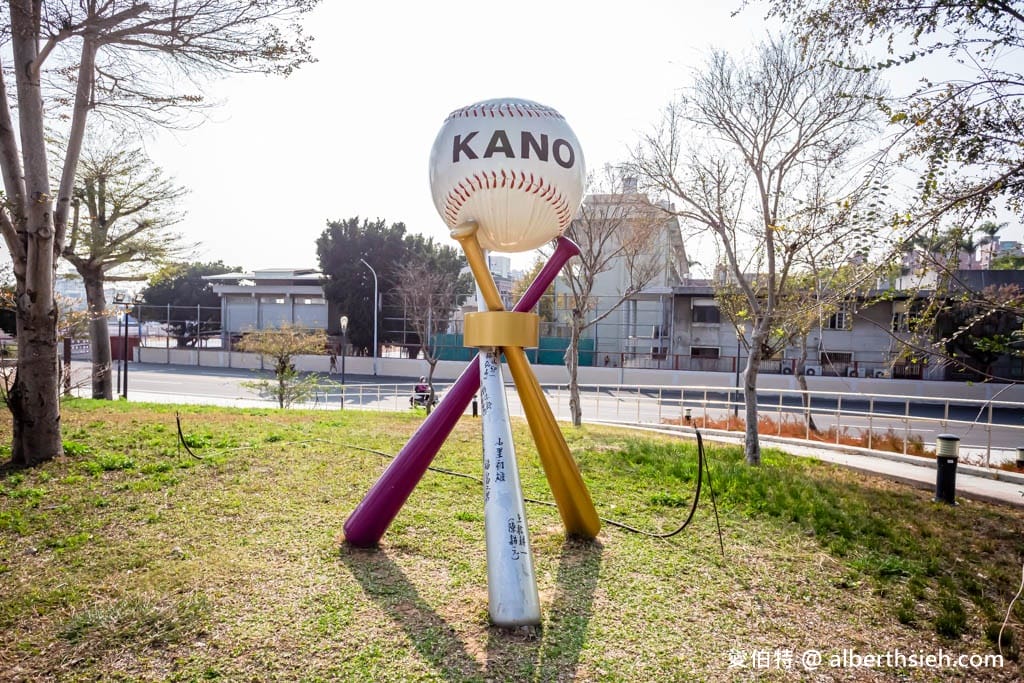 嘉義公園KANO園區｜免費親子景點，超寬版溜滑梯、滑草場