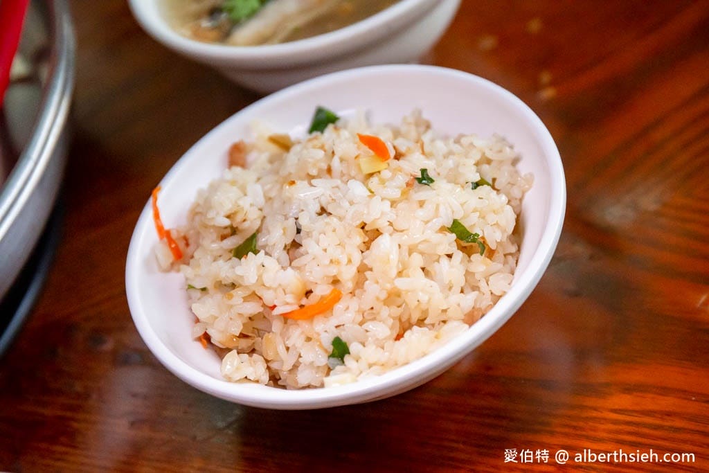 台南麻豆阿蘭碗粿｜專屬停車場，料多實在又便宜，每天熱賣上千碗