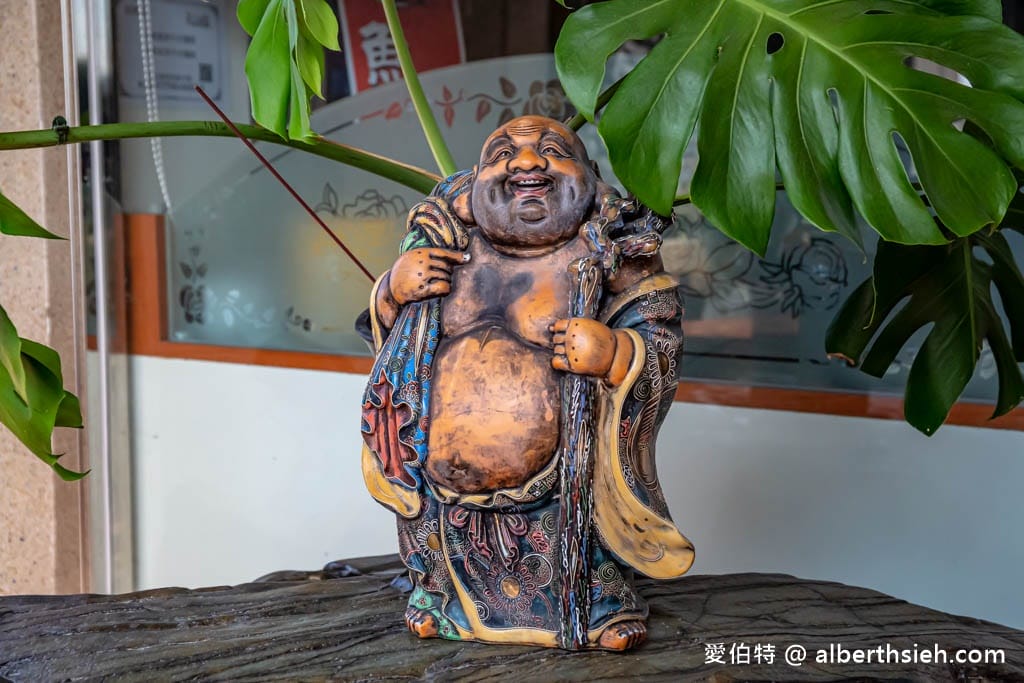 苗栗苑裡大鼎夏荷牛肉麵館｜水上豪宅玻璃屋，豆花免費吃到飽