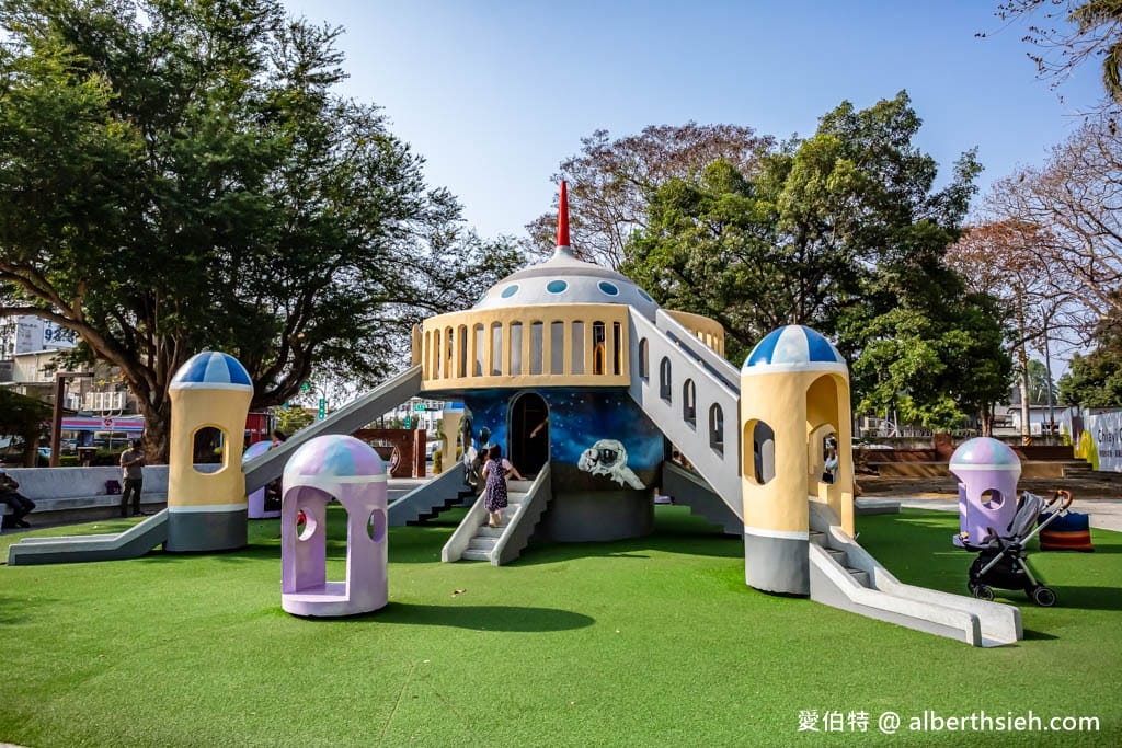 嘉義公園KANO園區｜免費親子景點，超寬版溜滑梯、滑草場