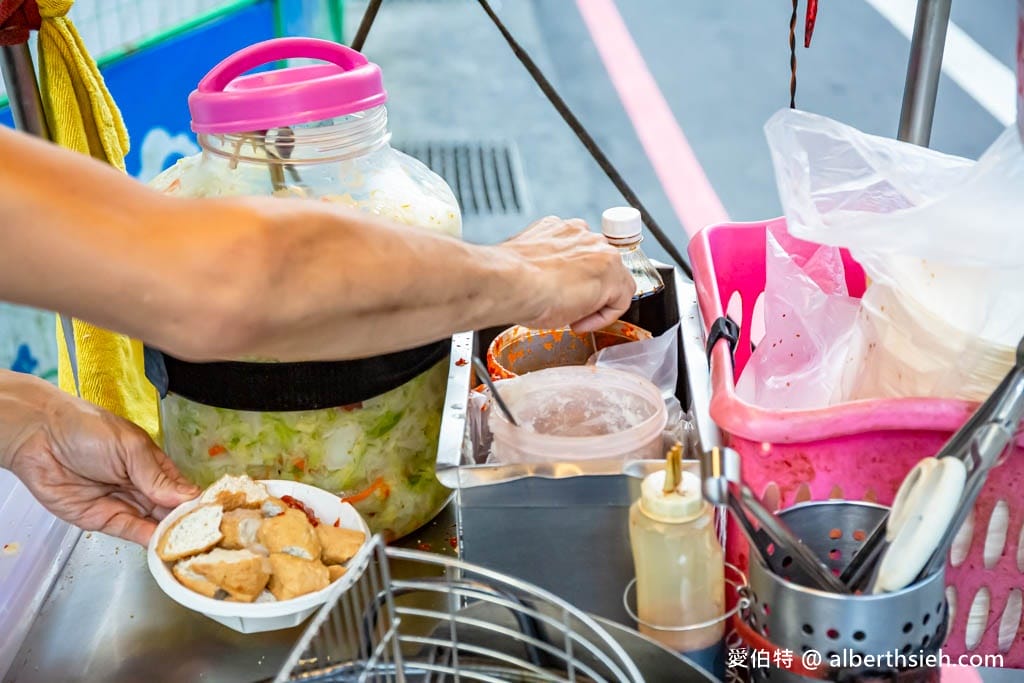 基隆阿斌臭豆腐（暖暖攤）｜外酥內軟嫩搭配爽脆泡菜超對味好吃