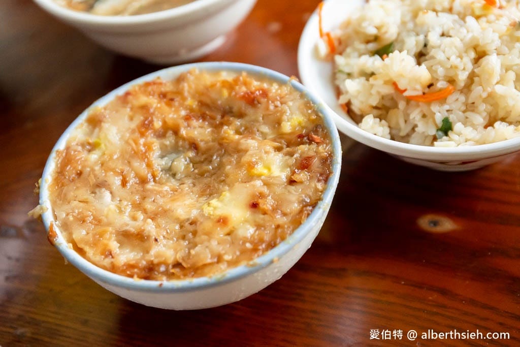 台南麻豆阿蘭碗粿｜專屬停車場，料多實在又便宜，每天熱賣上千碗