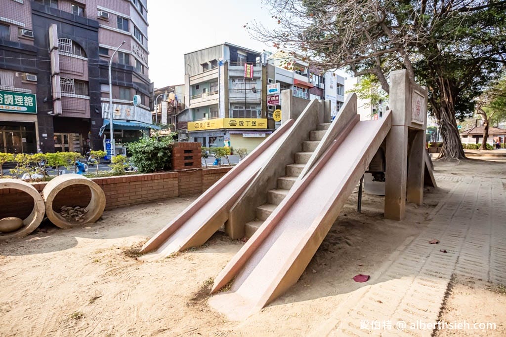 嘉義公園KANO園區｜免費親子景點，超寬版溜滑梯、滑草場
