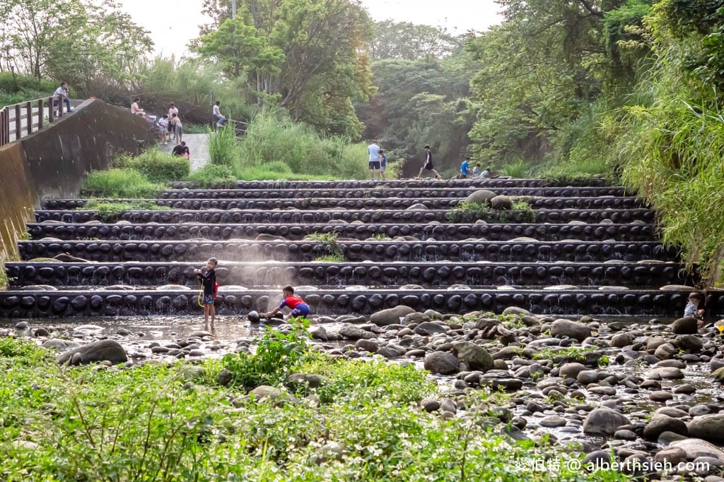 桃園龍潭玩水景點|階梯式千層瀑布,免費戲水秘境,近三坑公園 - 第18張圖 桃園龍潭玩水景點|階梯式千層瀑布,免費戲水秘境,近三坑公園