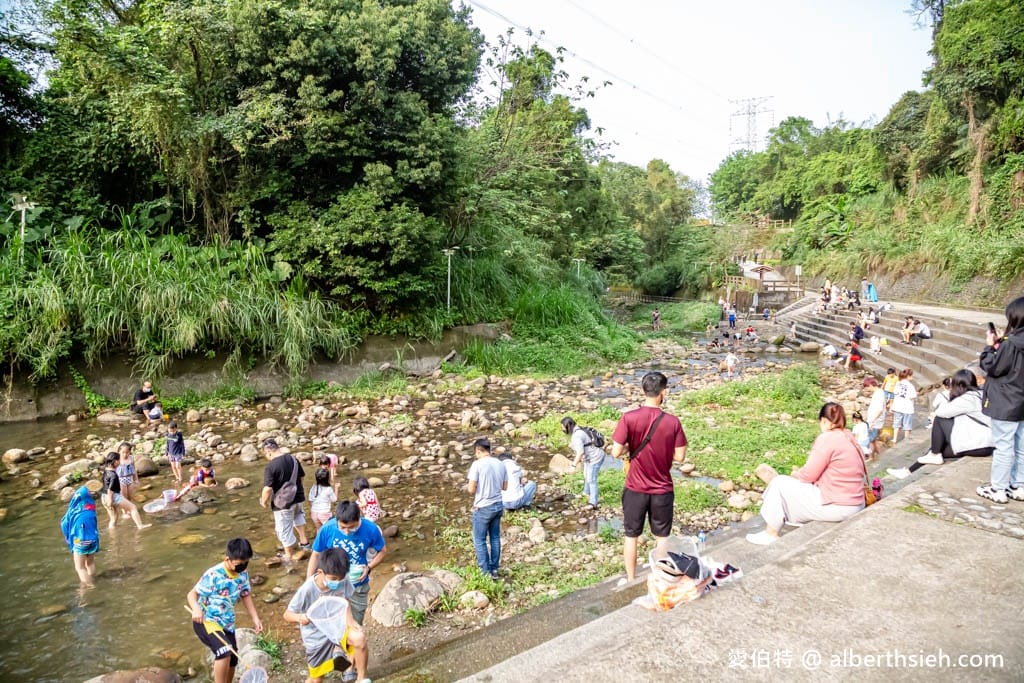 桃園龍潭玩水景點|階梯式千層瀑布,免費戲水秘境,近三坑公園 - 第7張圖 桃園龍潭玩水景點|階梯式千層瀑布,免費戲水秘境,近三坑公園