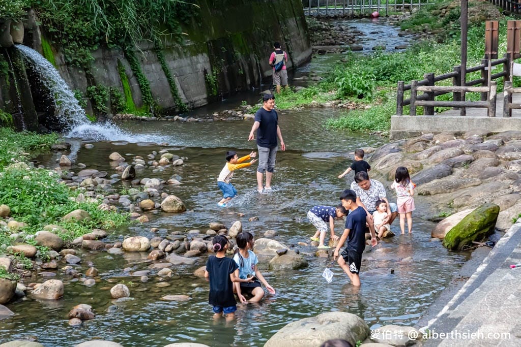 桃園龍潭玩水景點|階梯式千層瀑布,免費戲水秘境,近三坑公園 - 第17張圖 桃園龍潭玩水景點|階梯式千層瀑布,免費戲水秘境,近三坑公園