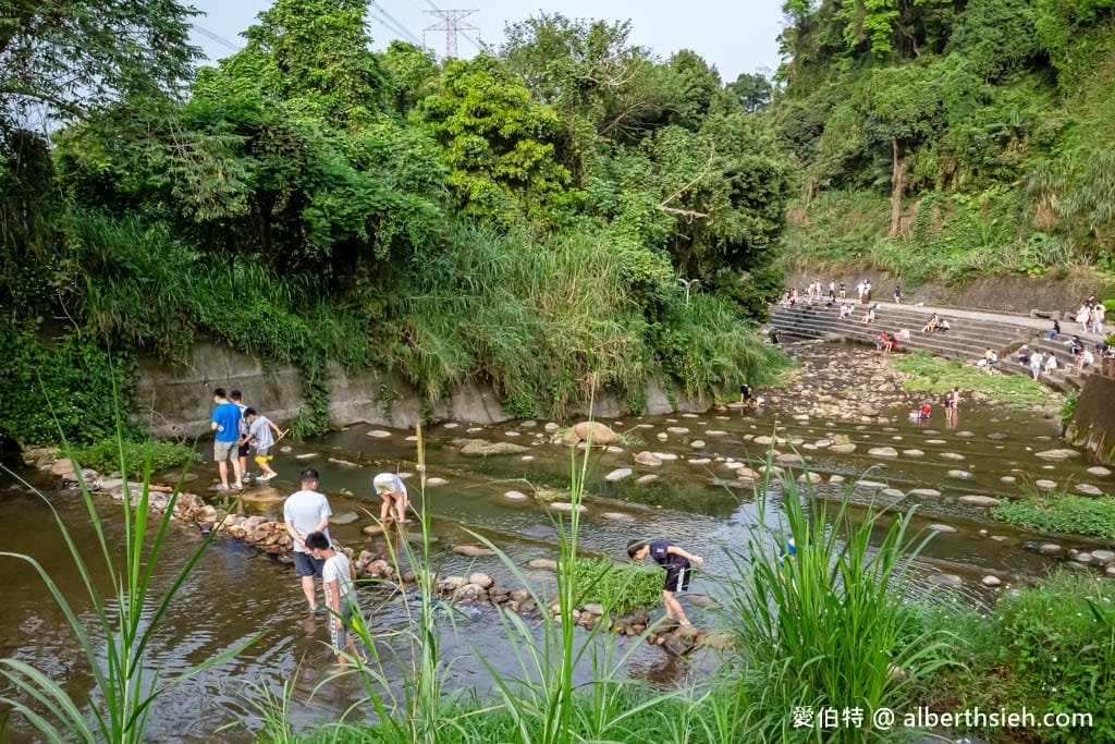 桃園龍潭玩水景點|階梯式千層瀑布,免費戲水秘境,近三坑公園 - 第16張圖 桃園龍潭玩水景點|階梯式千層瀑布,免費戲水秘境,近三坑公園