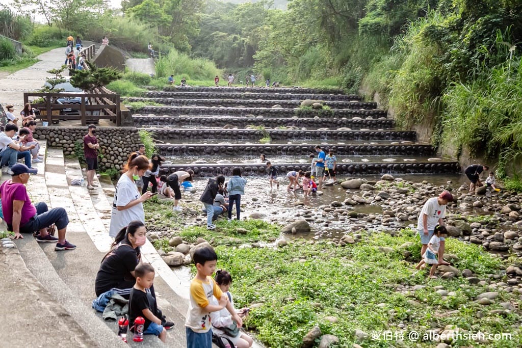 桃園龍潭玩水景點|階梯式千層瀑布,免費戲水秘境,近三坑公園 - 第10張圖 桃園龍潭玩水景點|階梯式千層瀑布,免費戲水秘境,近三坑公園