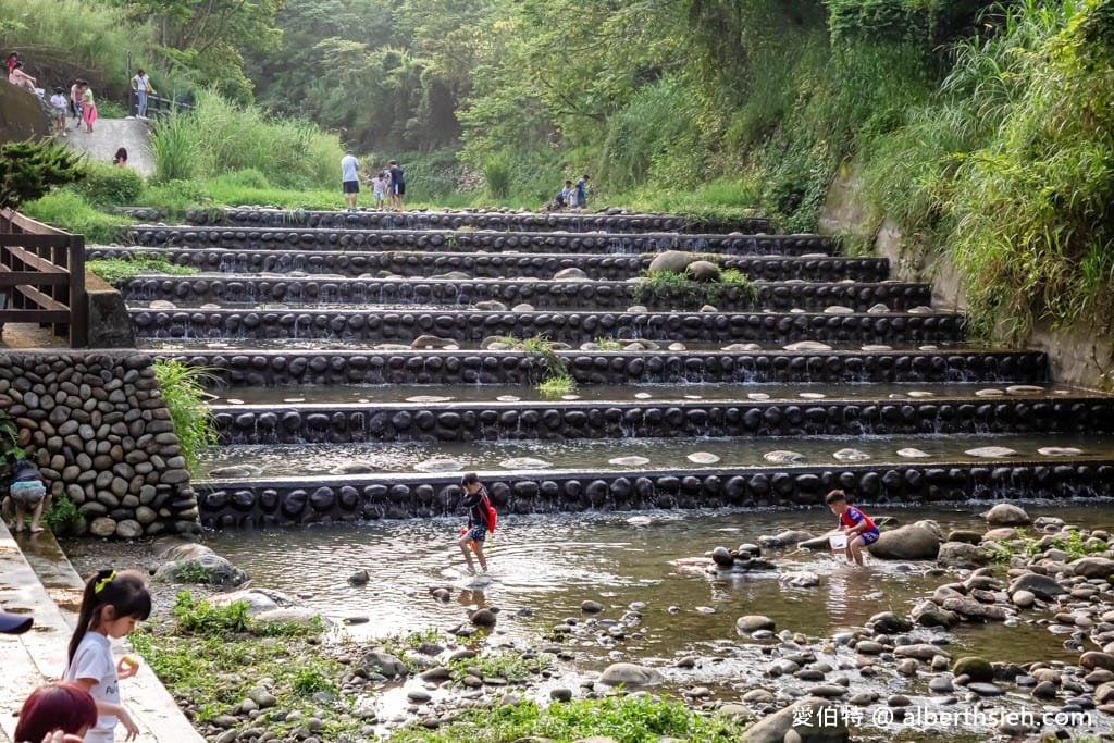 桃園龍潭玩水景點|階梯式千層瀑布,免費戲水秘境,近三坑公園 - 第19張圖 桃園龍潭玩水景點|階梯式千層瀑布,免費戲水秘境,近三坑公園