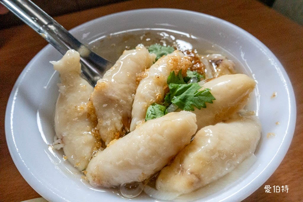 桃園南門市場早午餐推薦｜良泉小吃，油飯、魷魚羹、甜不辣都好吃
