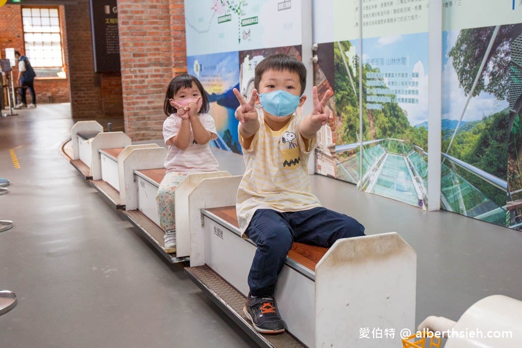 桃園免費親子景點｜火車直達！桃園軌道願景館，吹冷氣開捷運搭小火車