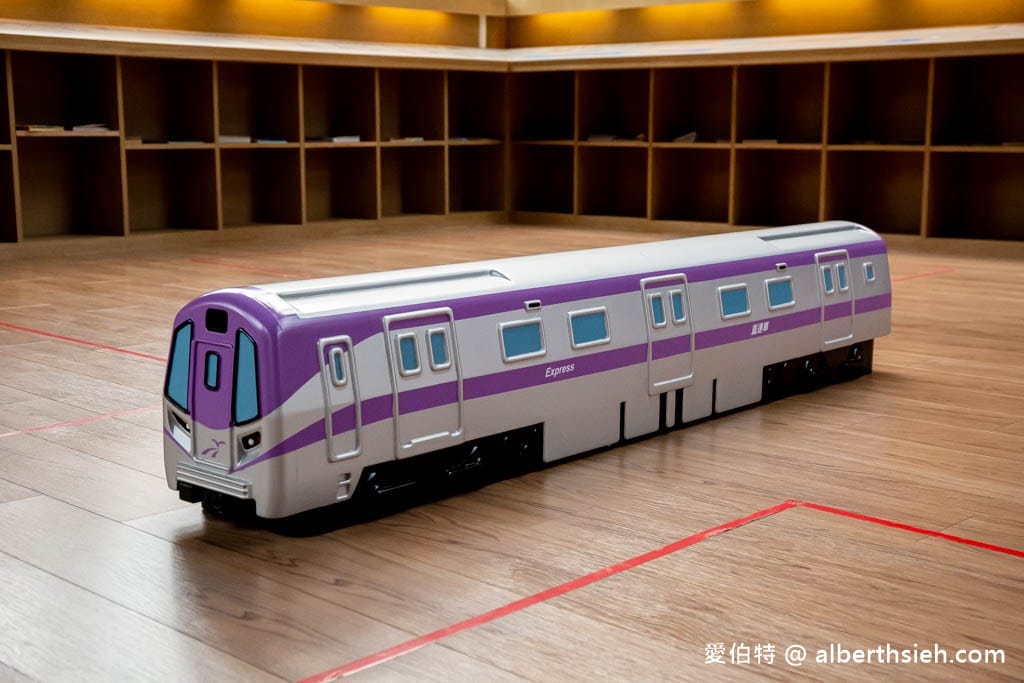 桃園免費親子景點｜火車直達！桃園軌道願景館，吹冷氣開捷運搭小火車