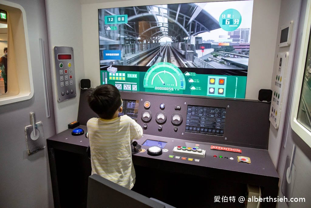 桃園免費親子景點｜火車直達！桃園軌道願景館，吹冷氣開捷運搭小火車