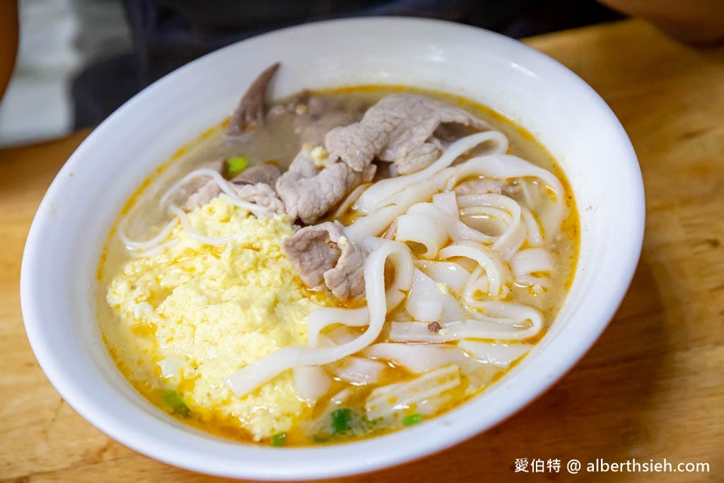 來來米干｜龍岡忠貞市場美食，湯頭清爽順口、免費泡菜