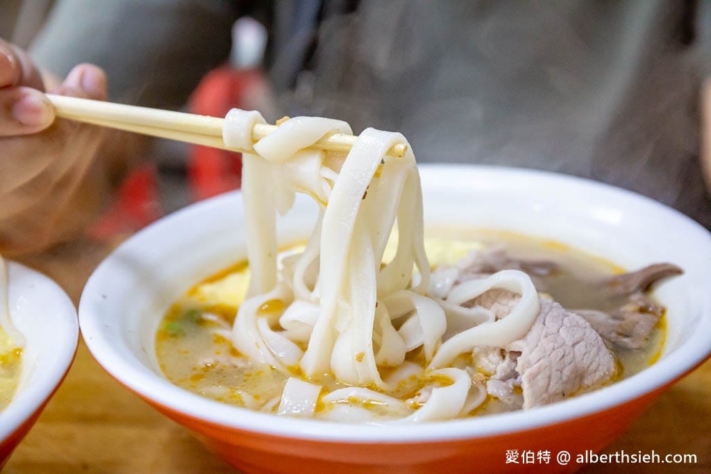 來來米干｜龍岡忠貞市場美食，湯頭清爽順口、免費泡菜
