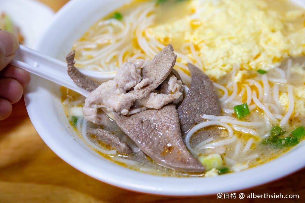 來來米干｜龍岡忠貞市場美食，湯頭清爽順口、免費泡菜