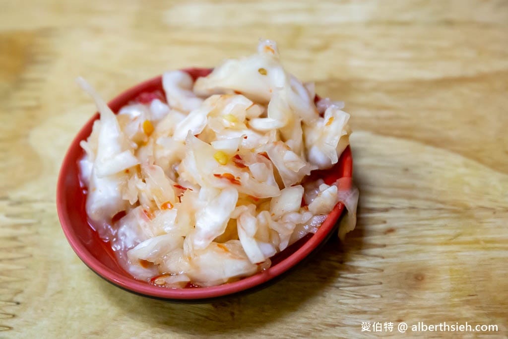 來來米干｜龍岡忠貞市場美食，湯頭清爽順口、免費泡菜