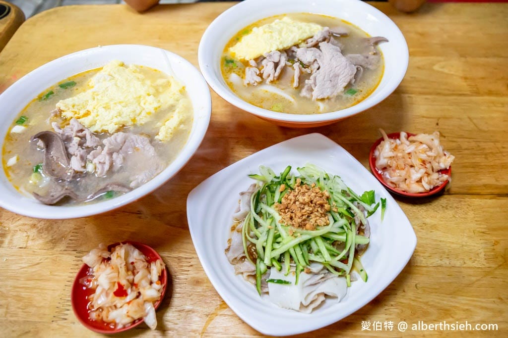 來來米干｜龍岡忠貞市場美食，湯頭清爽順口、免費泡菜