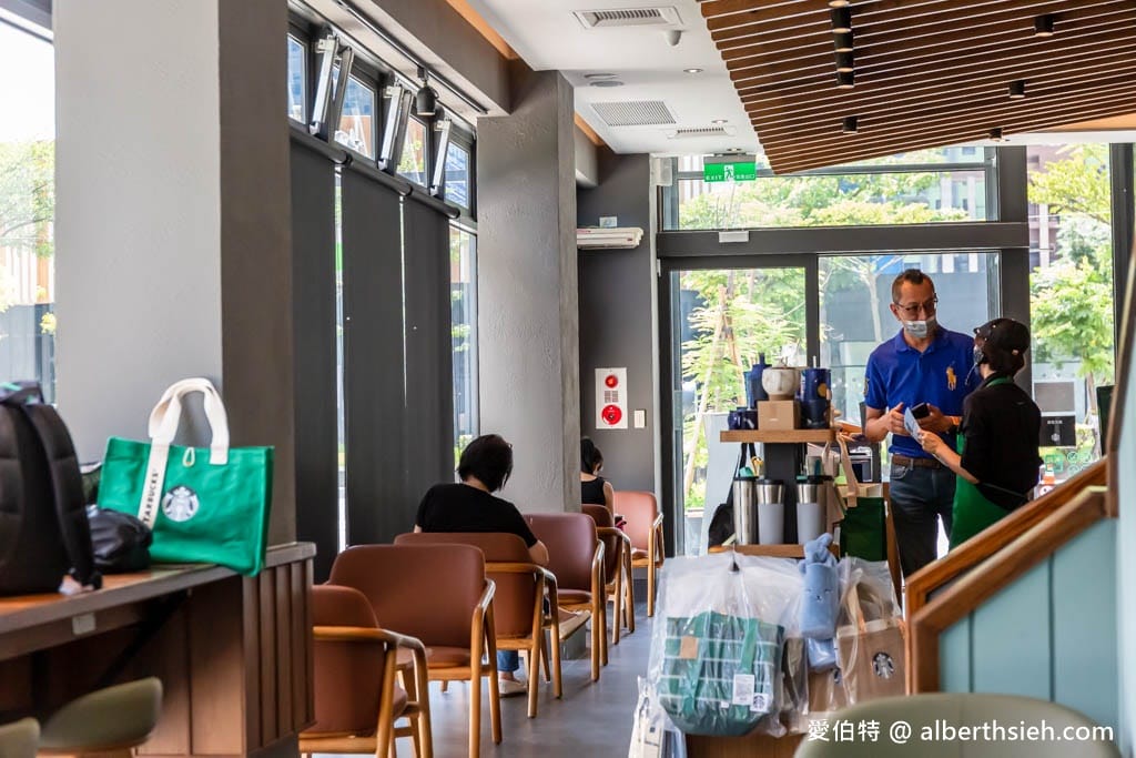 星巴克桃園春日門市｜小檜溪重劃區，得來速車道、停車位