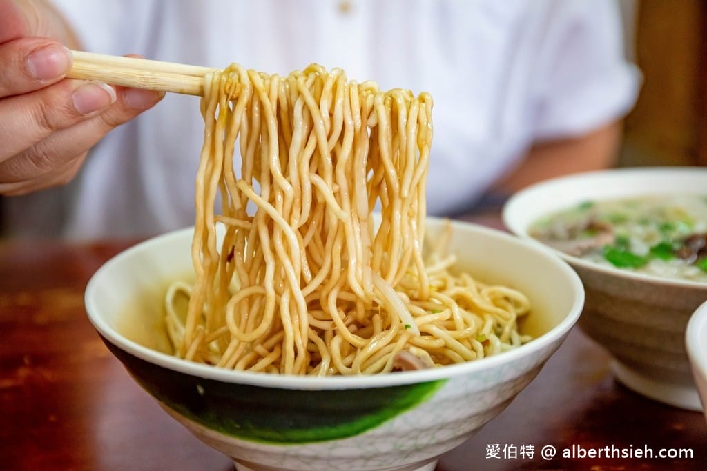 瞎仔巷老麵店｜桃園平鎮金陵路美食推薦，附有免費停車場