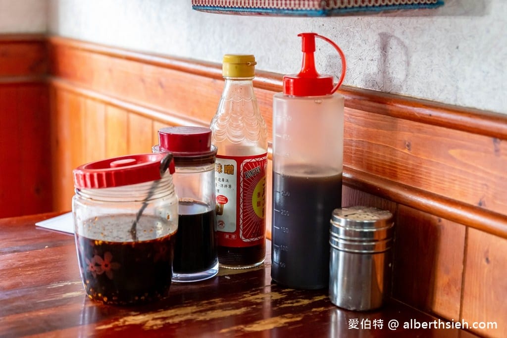 瞎仔巷老麵店｜桃園平鎮金陵路美食推薦，附有免費停車場