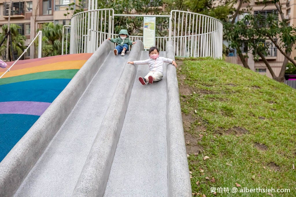 台茂公園兒童遊戲場｜台茂購物中心旁，戶外籃球場、直排輪場