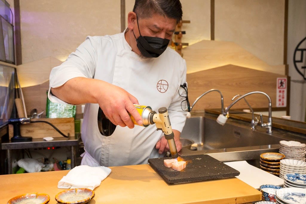 桃園本壽司無菜單料理｜最鮮19道料理飽到天靈蓋，生魚片鮮甜爆表