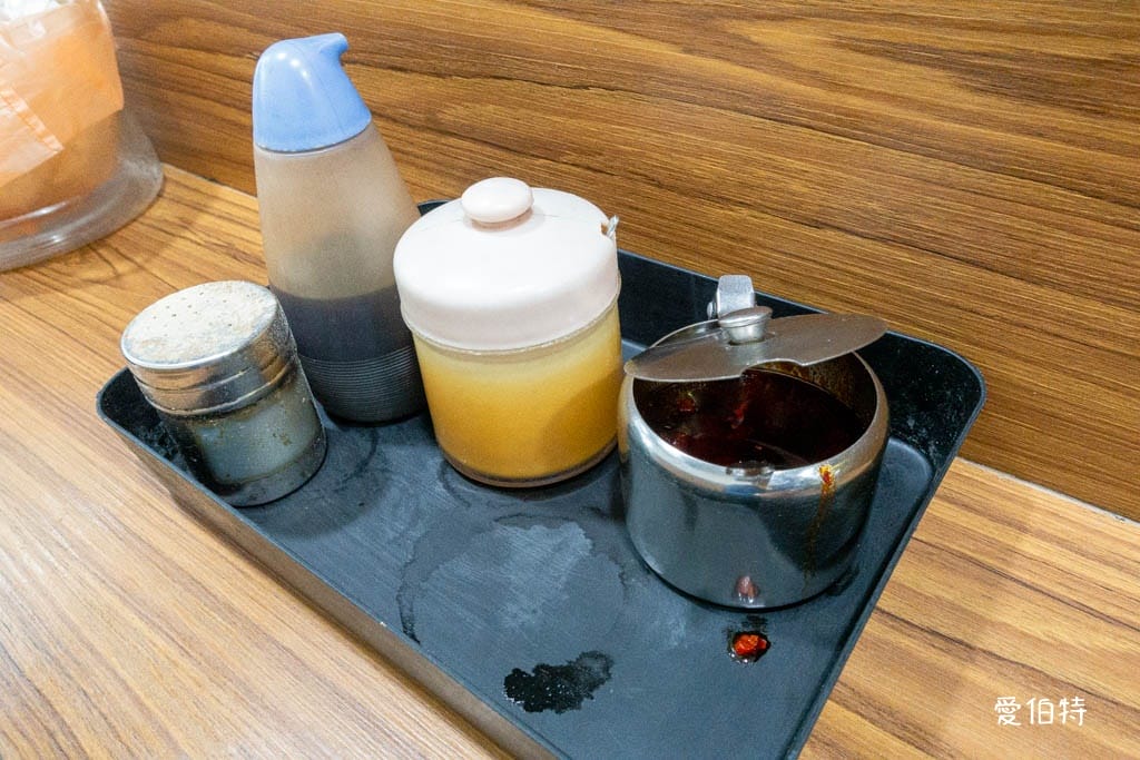 桃園必吃麵線！無敵號赤肉麵線：皮蛋油條神組合超驚豔