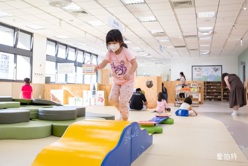 八德北青親子館｜桃園免費室內親子景點，寬敞明亮小孩放電好去處