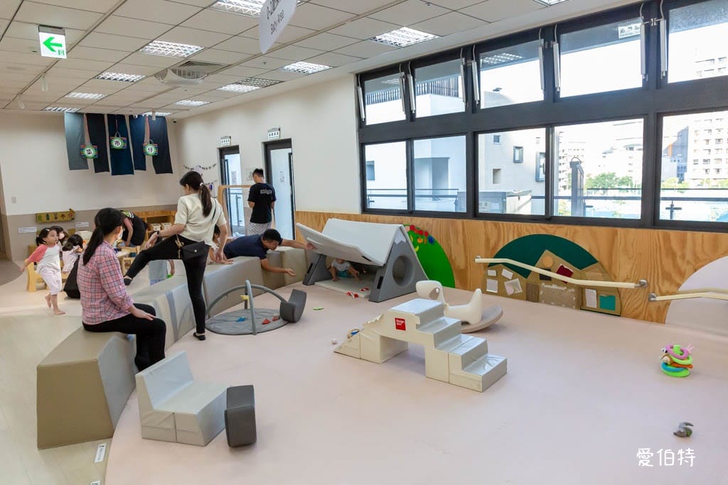 八德北青親子館｜桃園免費室內親子景點，寬敞明亮小孩放電好去處