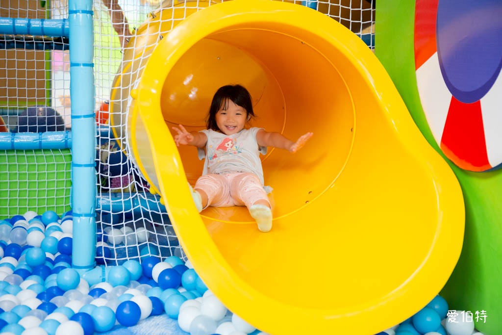 新北中和親子餐廳推薦｜童話愛樂園，不限時暢玩十種以上遊樂設施 @愛伯特