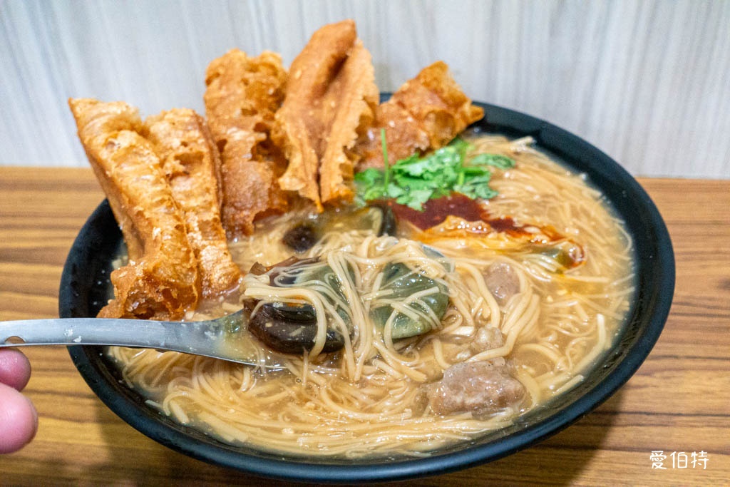 桃園麵線推薦｜無敵號赤肉麵線桃園店，湯頭美味，蚵仔大腸都好吃 @愛伯特