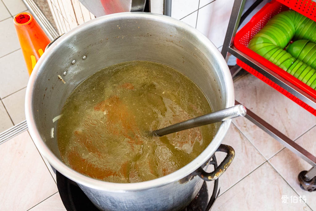 桃園南門市場便當美食推薦｜牛丼（牛肉燴飯.排骨.雞腿店） @愛伯特