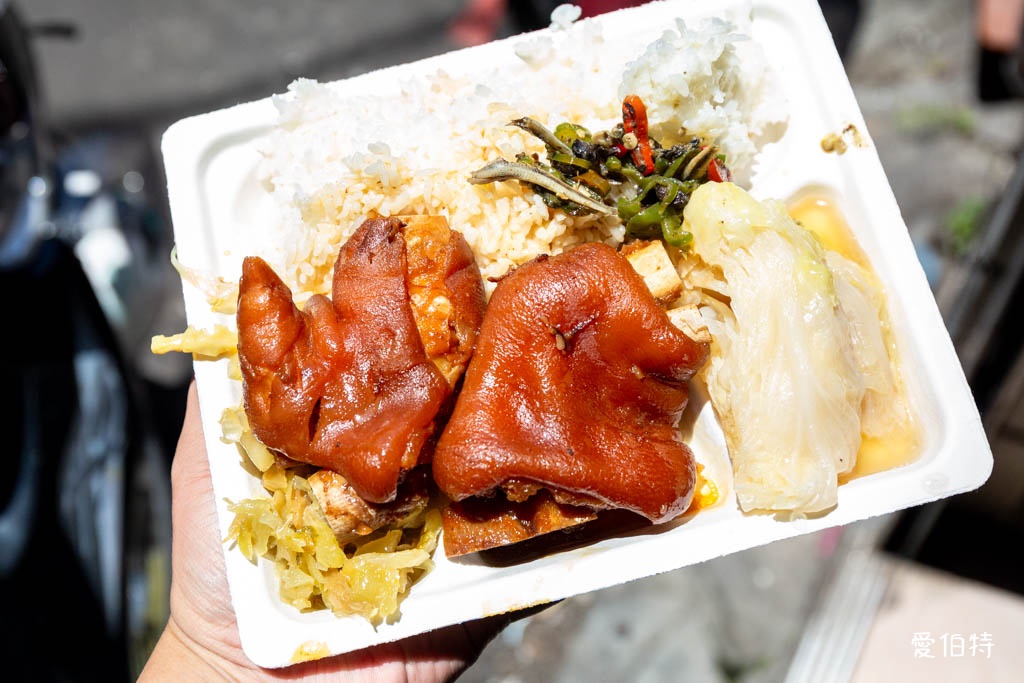 桃園南門市場便當美食推薦｜牛丼（牛肉燴飯.排骨.雞腿店） @愛伯特