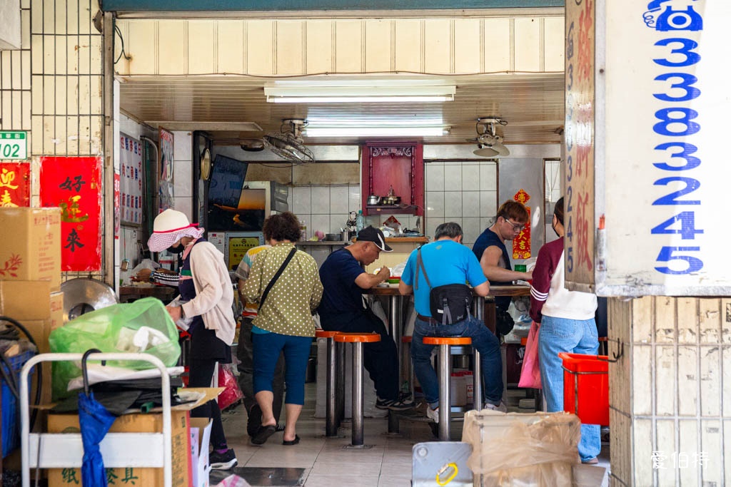 桃園南門市場便當美食推薦｜牛丼（牛肉燴飯.排骨.雞腿店） @愛伯特