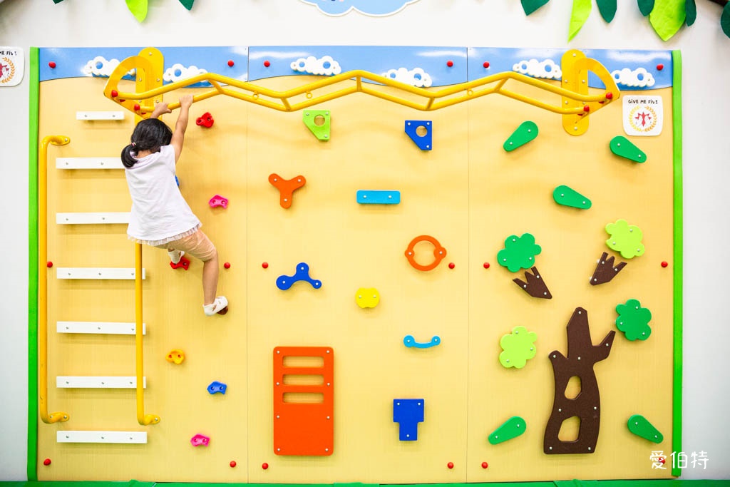 平鎮一號親子館｜桃園免費室內親子景點，兒童攀爬場，球池 @愛伯特