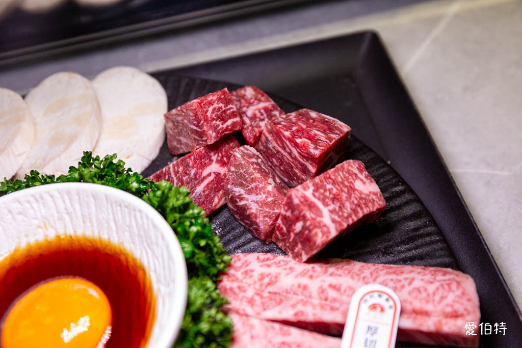 桃園個人燒烤推薦｜肉民聚集所-單人燒肉，小菜飲料自助吧無限吃 @愛伯特