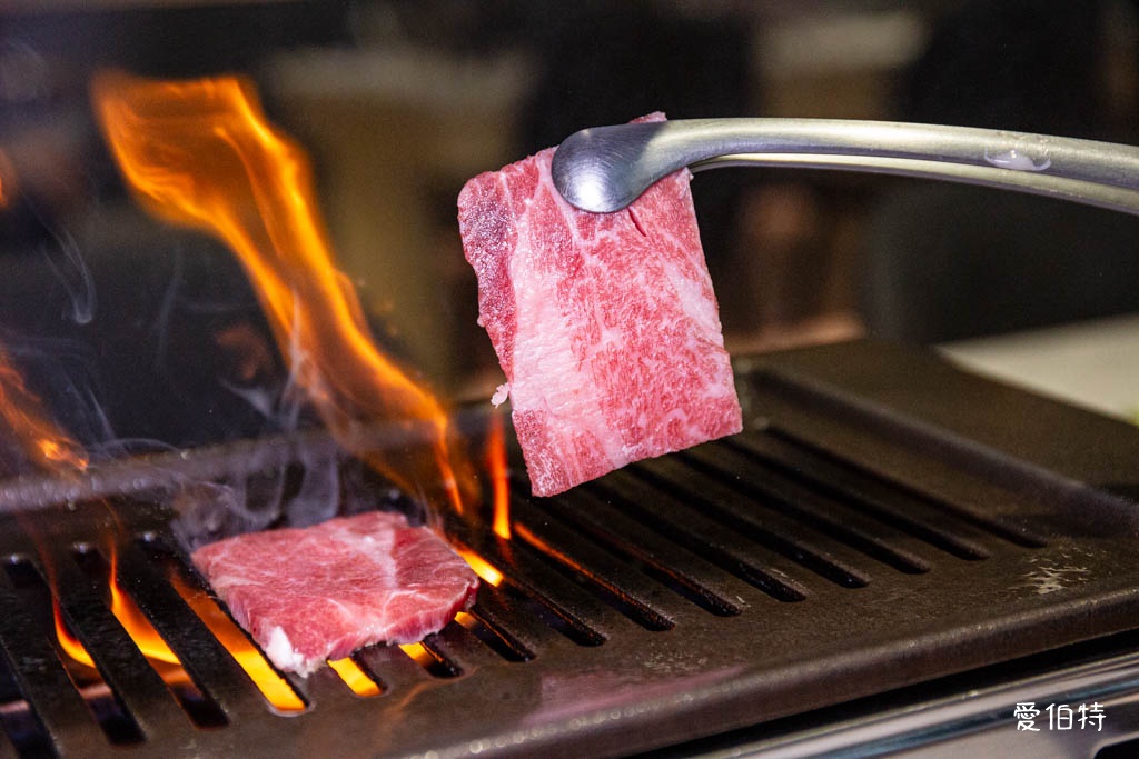 桃園個人燒烤推薦｜肉民聚集所-單人燒肉，小菜飲料自助吧無限吃 @愛伯特