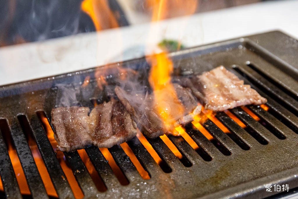 桃園個人燒烤推薦｜肉民聚集所-單人燒肉，小菜飲料自助吧無限吃 @愛伯特
