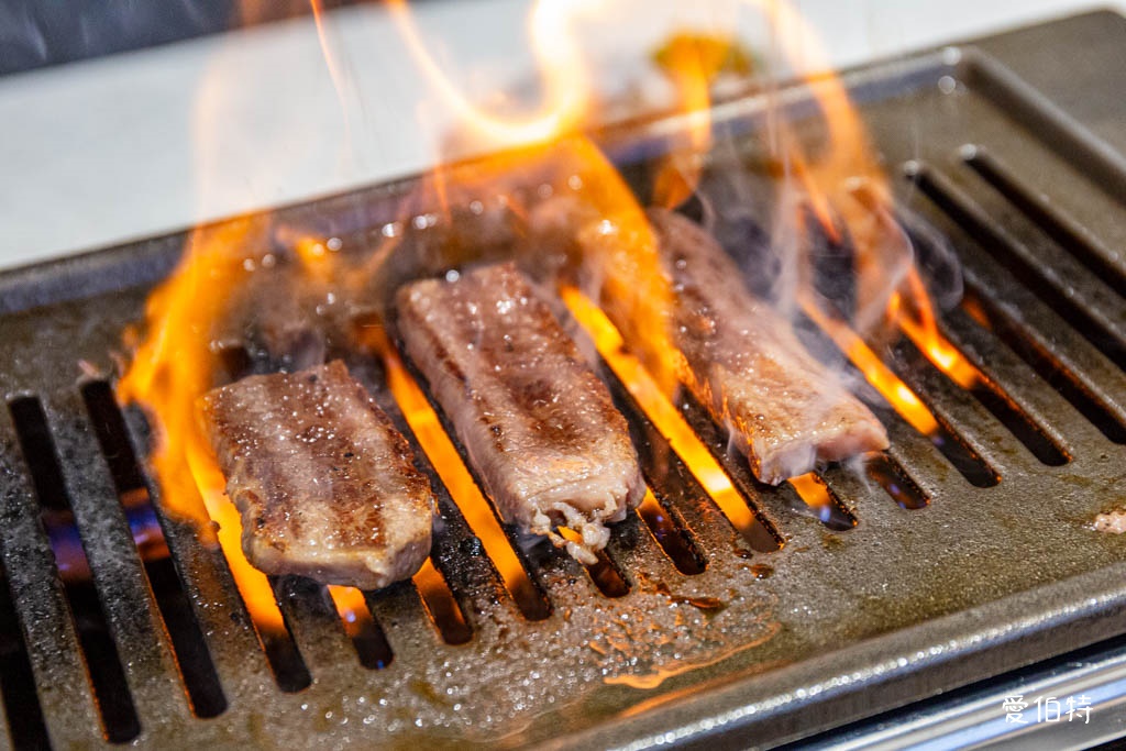 桃園個人燒烤推薦｜肉民聚集所-單人燒肉，小菜飲料自助吧無限吃 @愛伯特