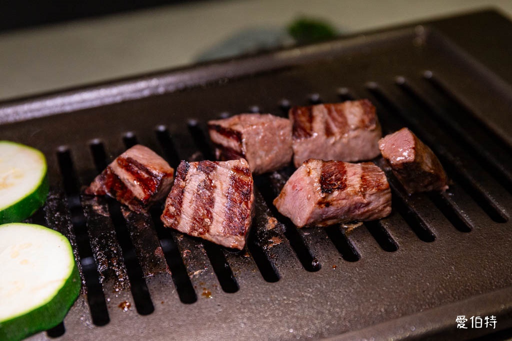 桃園個人燒烤推薦｜肉民聚集所-單人燒肉，小菜飲料自助吧無限吃 @愛伯特